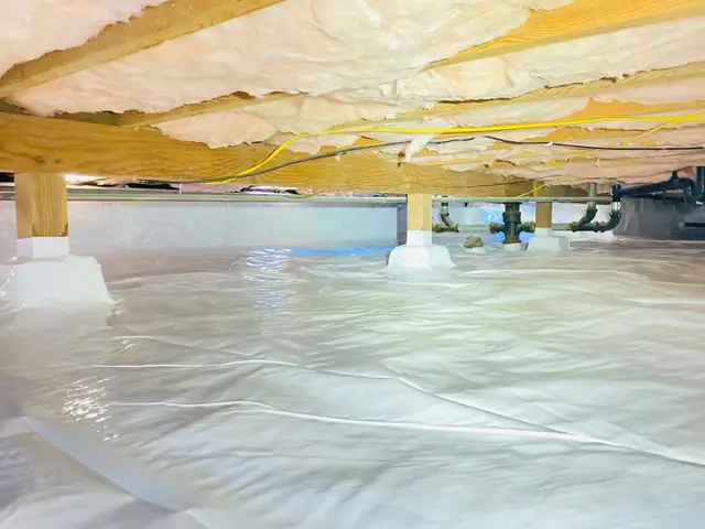 White reinforced vapor barrier with insulation overhead